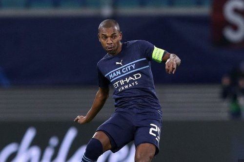 Eks Gelandang Man City dan Timnas Brasil Fernandinho Pensiun dari Sepak Bola