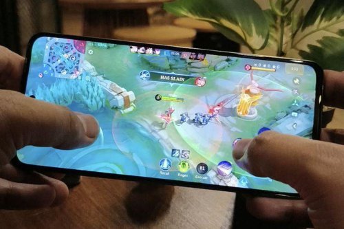 Main Game Sambil Ngecas, Aman atau Berisiko untuk HP?