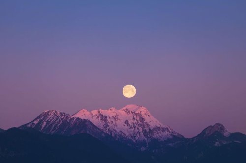 bulan purnama, hujan meteor, April 2026, fenomena langit, Pink Moon, Jadwal Fenomena Langit April 2026, dari Pink Moon hingga Hujan Meteor