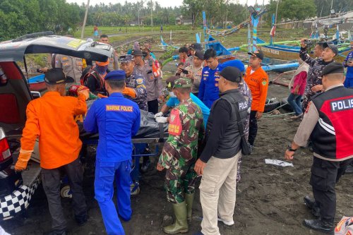 Update KMP Tunu Pratama Jaya: Jenazah Berpakaian Kotak-kotak Ditemukan di Pelabuhan&nbsp;