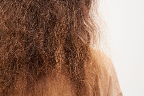 Kapan rambut membutuhkan protein, Kapan rambut membutuhkan moisturizer, Pentingnya keseimbangan antara protein dan moisturizer, Cara menentukan kebutuhan rambut, Kapan Harus Gunakan Protein dan Moisturizer untuk Rambut Rusak?
