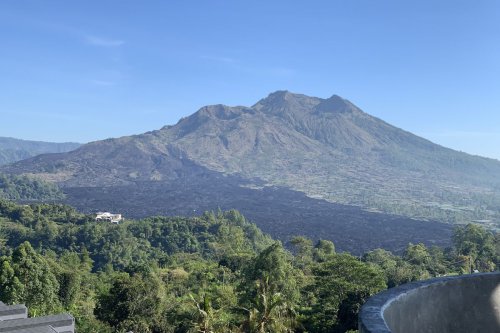 Top 7+ Gunung dengan Jalur Trakking Paling Ekstrem di Indonesia