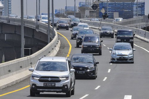 H-6 Nataru, Arus Kendaraan di Tol Layang MBZ Mulai Padat