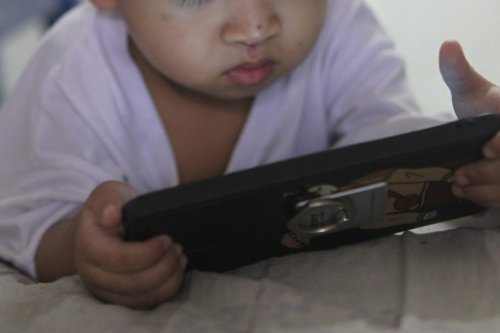 Jangan Biarkan Anak Terpapar Gadget Sebelum 2 Tahun, Bisa Ganggu Perkembagan Otak