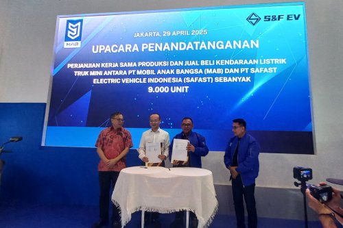 Safast Electric Vehicle Indonesia, mobil listrik, Periklindo Electric Vehicle Show, PEVS, kendaraan listrik, truk mini, Mobil listrik, logistik, Kendaraan Listrik, Truk Mini, kendaraan Listrik, Mobil Anak Bangsa (MAB), PEVS 2025, Kerja Sama MAB dengan Safast, Produksi 9.000 Unit Mobil Listrik