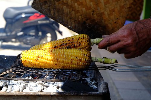 3 Cara Bikin Jagung Bakar Enak ala Chef buat Rayakan Tahun Baru