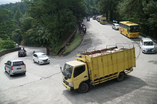Masih Perlukah Mematikan AC Mobil Saat Menanjak? Ini Penjelasan Ahli