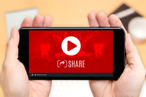 Viral Warga Sukabumi Angkut Keranda Seberangi Sungai karena Jembatan Putus