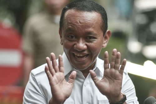 Motor Brebet di Jatim, Bahlil Tunjukkan Hasil Uji Laboratorium BBM Pertalite&nbsp;