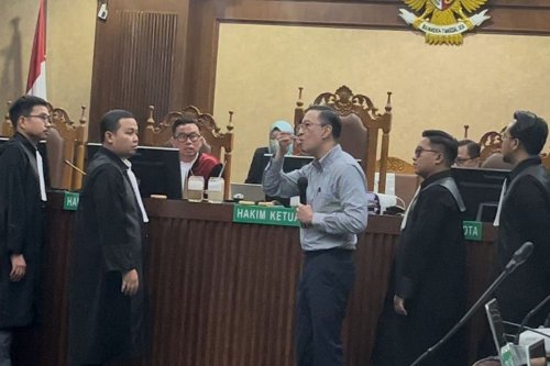 Tom Lembong Makan Gula Rafinasi di Sidang untuk Bantah Jaksa