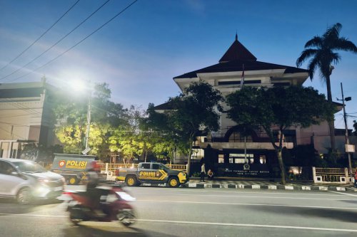 Surabaya, DPRD Surabaya, demo Surabaya, demo surabaya hari ini, DPRD Surabaya dijaga ketat, DPRD Surabaya Dijaga Ketat TNI-Polri, Aktivitas Dewan Dihentikan Sementara