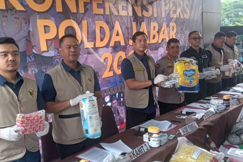 Polda Jabar Bongkar Penjualan Es Lilin dari Yoghurt Kedaluwarsa dan Popok Bekas Kemas Ulang di Sumedang