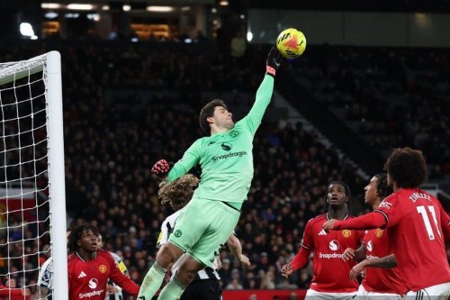 Senne Lammens Ungkap Pesan Carrick Usai MU Dibuat Buntu Sunderland