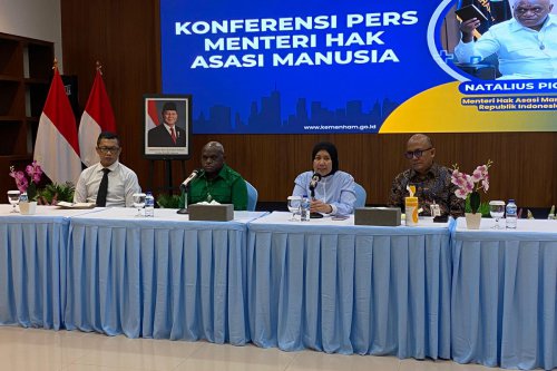 Menteri HAM Natalius Pigai Tolak Usulan Stafsus Jadi Penjamin Tersangka Perusakan Rumah Retreat di Sukabumi