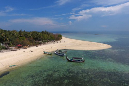 Top 7+ Pantai di Madura Ini Punya Hamparan Pasir Putih yang Memukau