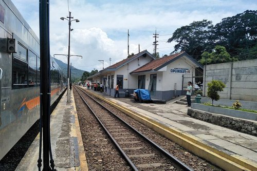 Cuma Stasiun Kecil, Tetapi Ini Alasan Semua Kereta Api Wajib Berhenti di Sini