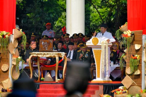 Dedi Mulyadi Guyur Bonus Rp150 Juta untuk Paskibra Jabar di Lapangan Gasibu