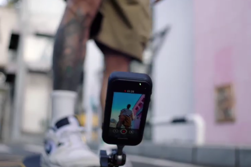 HP Mungil Ini Bisa Berubah Fungsi Jadi Action Cam