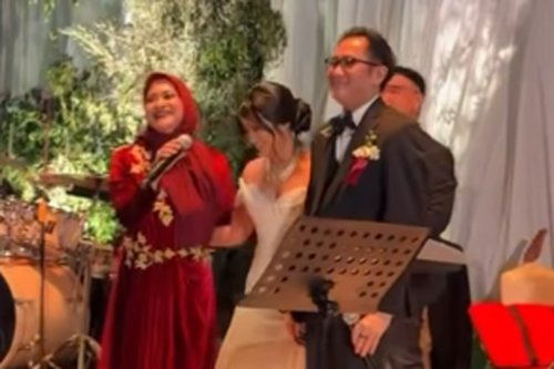 Aldi Bragi dan Ikke Nurjanah Nyanyi Bareng Lagi Setelah 20 Tahun di Pernikahan Anak