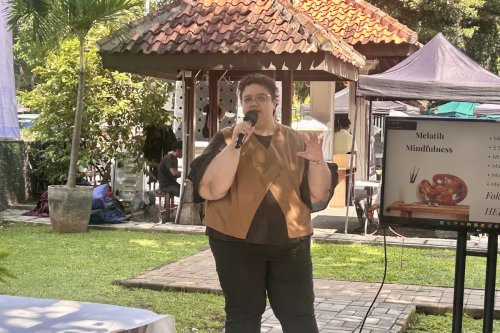 1. Mengurangi stres dan depresi, 2. Meningkatkan memori, konsentrasi, dan fokus, 3. Mengurangi reaktivitas emosi, 4. Meningkatkan kesehatan fisik, 5. Memperbaiki relasi, Top 5+ Manfaat Terapkan Mindfulness dalam Keseharian, Bisa Kurangi Depresi