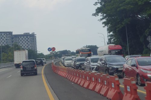 Arus Lalu Lintas Tol Semarang&ndash;Banyumanik Padat hingga 5 Km