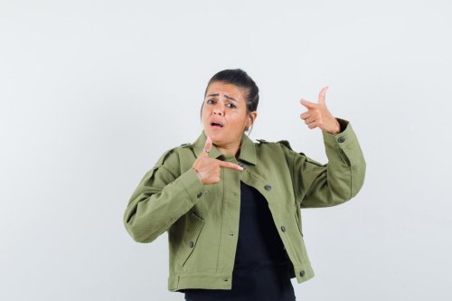 Top 7+ Ciri-ciri Orang Sombong Menurut Psikolog, Sering Tak Sadar Dilakukan