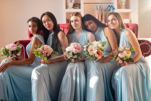 Top 15+ Model Gaun Bridesmaid Satin yang Classy dan Elegan untuk Hari Pernikahan