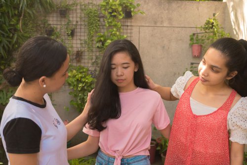 Curiga Teman Alami Kekerasan? Ini Langkah yang Bisa Kita Lakukan