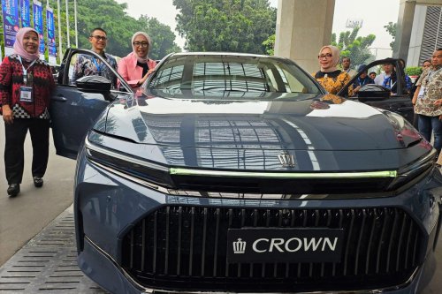 Kementerian ESDM, otomotif, mobil hidrogen, kendaraan hidrogen, Dicoba Menteri, Ini Tujuan Toyota Indonesia Bawa Crown FCEV