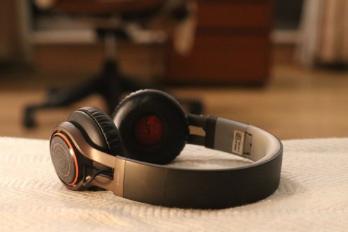 Video: Sejarah Headphone, Dulu Beratnya 5 Kg dan Bukan Buat Musik