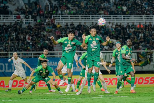 Arema FC vs Persebaya: Semangat Derbi Jatim, Persebaya Siapkan Kekuatan Terbaik di Bali
