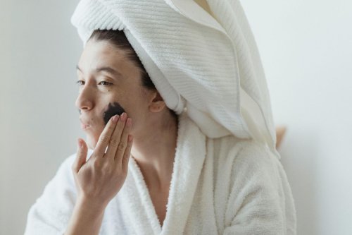 4 Urutan Skincare Pagi yang Aman bagi Pengguna Tretinoin