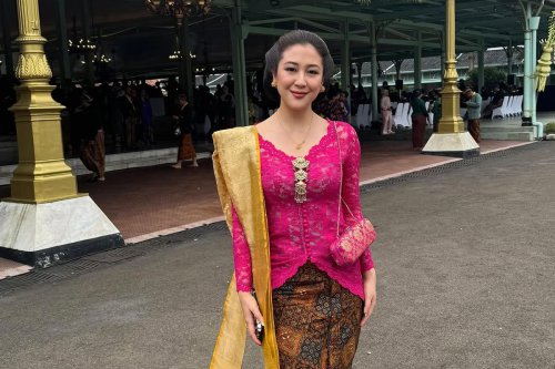 Top 7+ Gaya Sherina Munaf Hadiri Tingalan Jumenengan Mangkunegaran, Kebaya Fuchsia Curi Perhatian