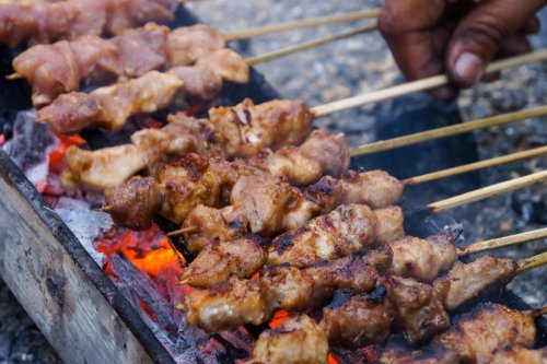Cara Empukkan Daging untuk Sate Saat Idul Adha, Gunakan Bahan Ini