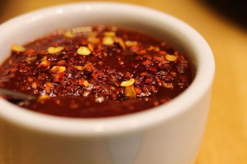 chili oil, cara membuat chili oil, Resep chili oil, resep chili oil, chili oil tahan lama, bumbu chili oil, chili oil tanpa ebi, Cara Membuat Chili Oil Awet 1 Bulan, Apa Saja Bahannya?