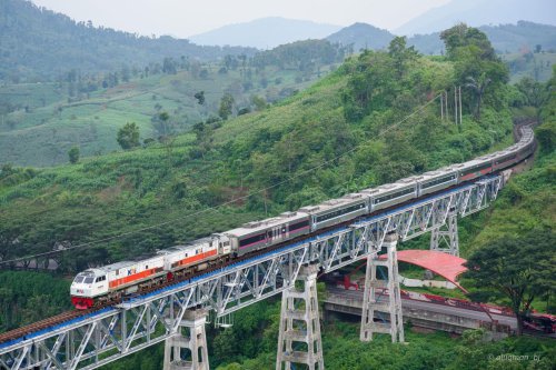 Jawa Timur Jadi Favorit Saat Nataru, Stasiun Ketapang Kebanjiran Penumpang