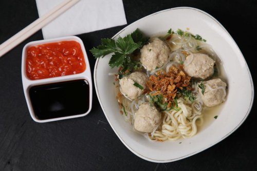 Cara Membuat Bakso Sapi Enak di Rumah, Lengkap dengan Resep Kuahnya