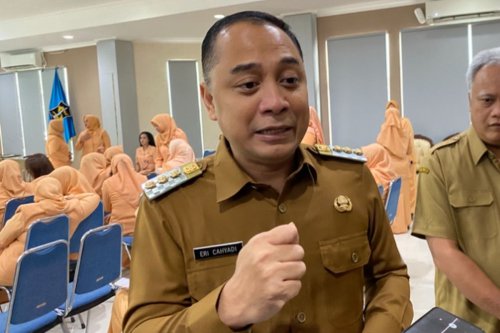 Mengapa Wali Kota Surabaya Eri Cahyadi Membatasi 1 Alamat Hanya untuk 3 KK?