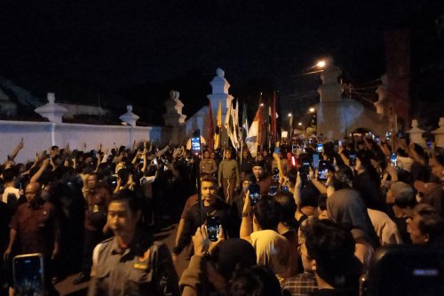 YOGYAKARTA, Yogyakarta, mubeng beteng, Mubeng beteng, Mubeng Beteng, Malam 1 Suro, Begini Rasanya Wisata Spiritual Mubeng Beteng di Yogyakarta