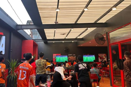 Persija Vs Persib Jauh di Samarinda, Fan Ramaikan Nonton Bareng