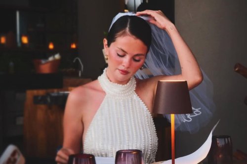 Gaya Selena Gomez di Bachelorette Party Jelang Nikah dengan Benny Blanco