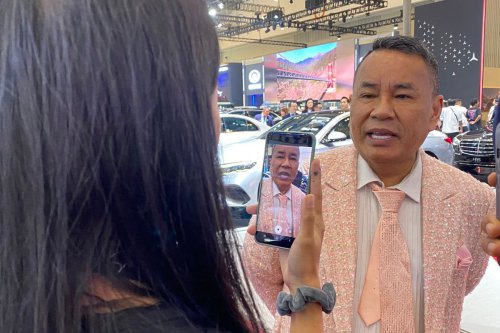 GIIAS 2025: Hotman Paris Cari Mobil Antik di Tangerang