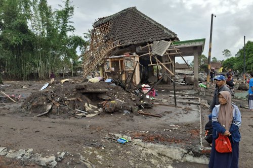 200 Rumah Terdampak, 21 Rusak Berat, 143 Hewan Ternak Mati, 1.131 Warga Mengungsi, Fasos dan Fasum yang Rusak akan Diperbaiki, Dampak Erupsi Semeru: 200 Rumah Rusak, 143 Ternak Mati, 1.000 Warga Mengungsi