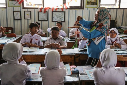 Mulai 2026, Guru Honorer Terima Tunjangan Rp 400.000 per Bulan