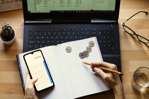 Di Balik Godaan Pinjol, Psikolog Ungkap Ada Dampak Serius bagi Kesehatan Mental