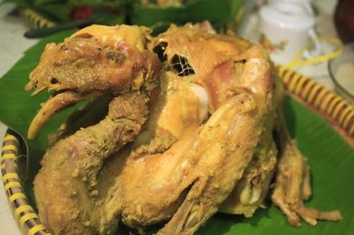Makna Filosofis Ayam Ingkung dan Nasi Gurih yang Selalu Tersaji di Malam Selikuran
