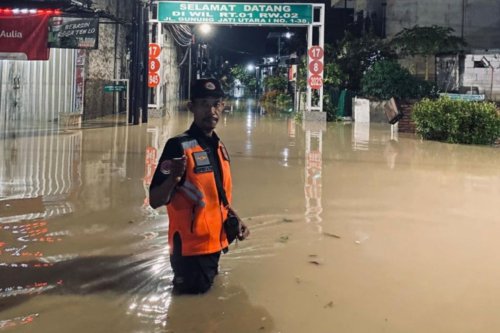 Hari Ini Semarang Barat Masih Terendam Banjir Akibat Meluapnya Sungai Plumbon