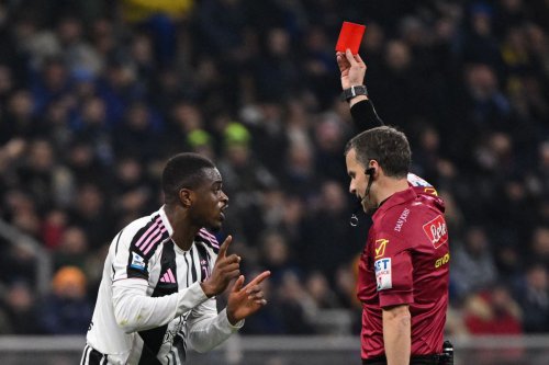 Kritik Keras Pakar Wasit Soal Kartu Merah ke Pierre Kalulu