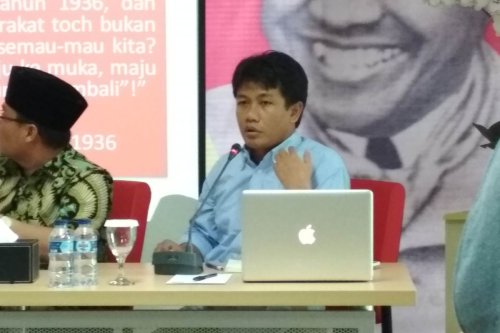 Soeharto Dinilai Penting, tapi Harus Dilihat Secara Proporsional, Masa Pemerintahan Otoriter dan Pelajaran yang Hilang, Catatan Gelap Era Soeharto: HAM dan Demokrasi, Pemerintah: Soeharto Penuhi Syarat Formal, Pro dan Kontra yang Tak Pernah Usai, Sejarawan: Kalau Soeharto Pahlawan, Belajar Apa Generasi Muda dari Masa Itu?