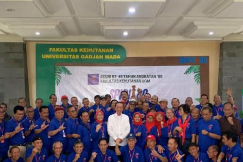 Jokowi Kenang Masa Kuliah di Reuni Angkatan 1980 Fakultas Kehutanan UGM